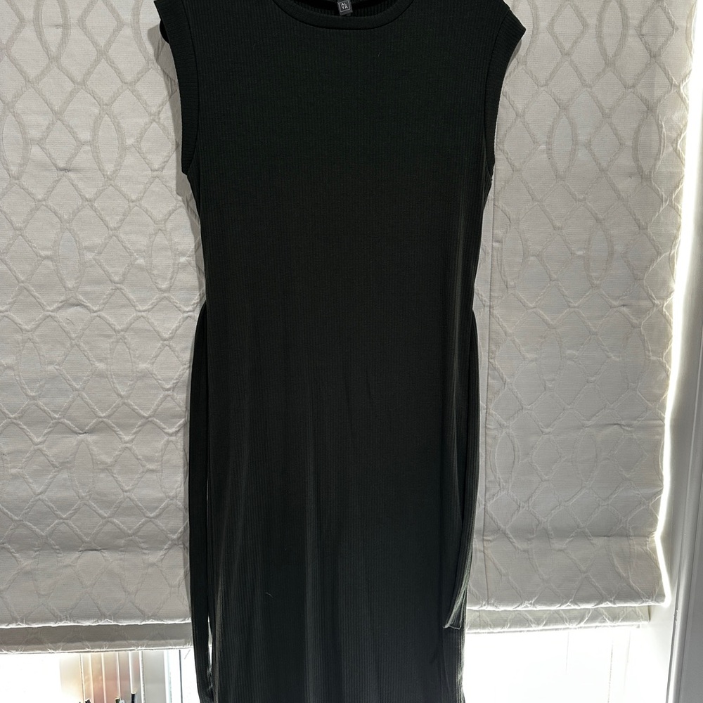 Sleeveless hunter green Dress